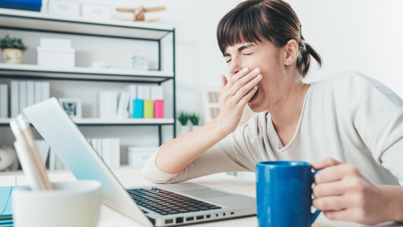 Vì sao hay buồn ngủ ban ngày dù không thức khuya